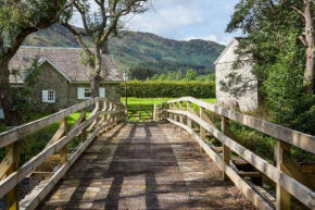 Enchanting,rustic, Dundurn Mill with stunning views and private river